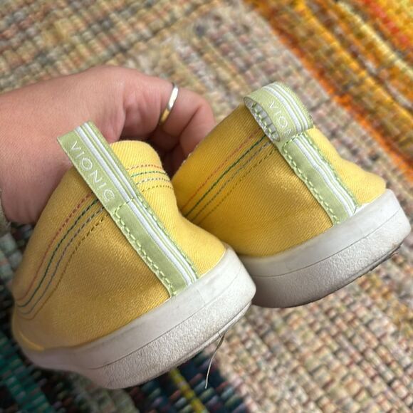 VIONIC Marshall Yellow Slip-On Shoes women’s 7.5 Beach shoes flat sneaker - Picture 6 of 8